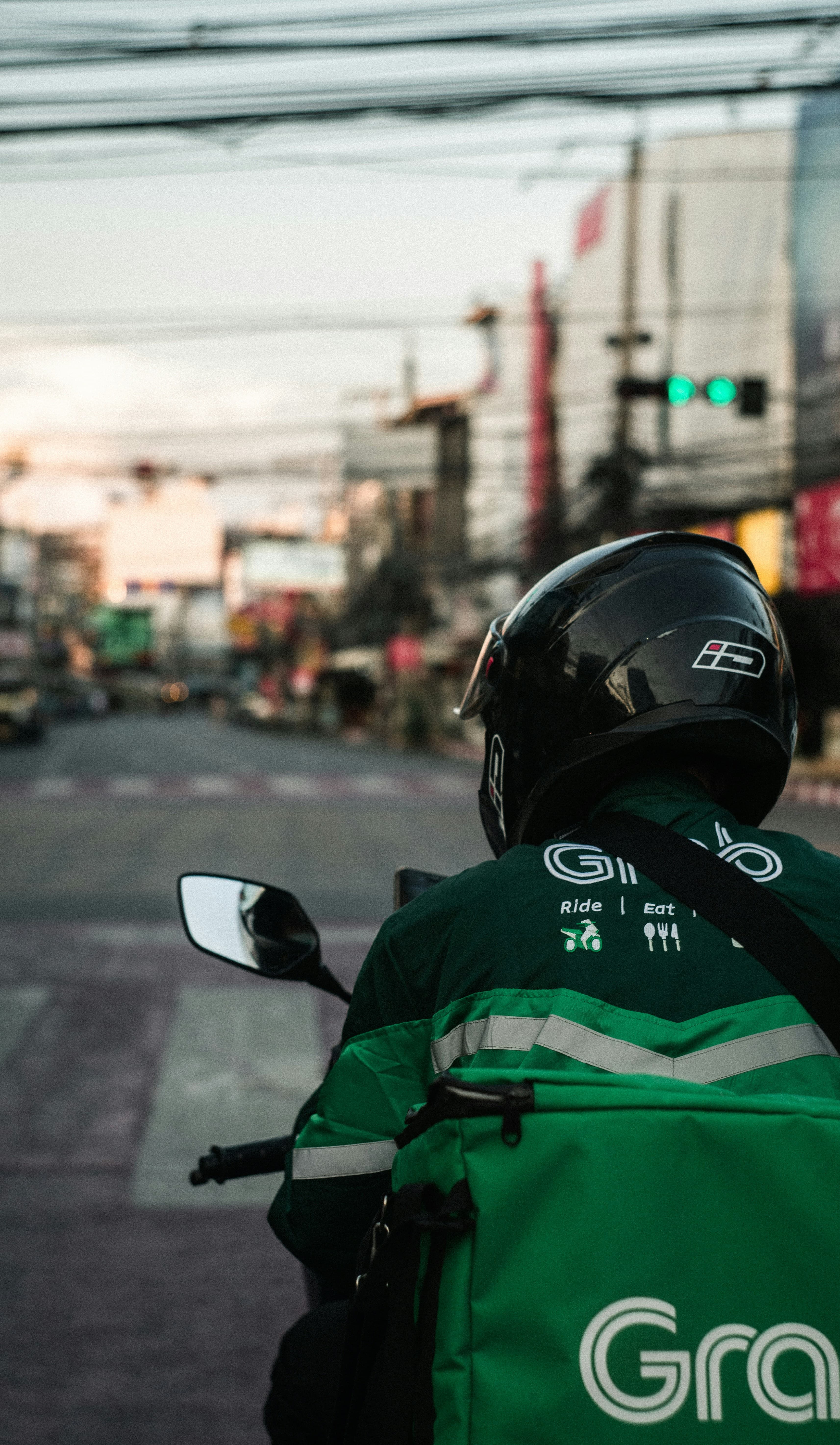 PeekNeed delivery rider